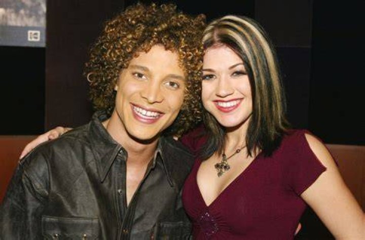 Justin Guarini and Kelly Clarkson on "The Kelly Clarkson Show" on December 9, 2022. | Source: Getty Images